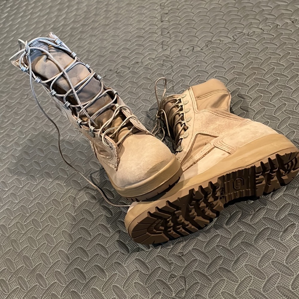 Wellco boots   5 XW